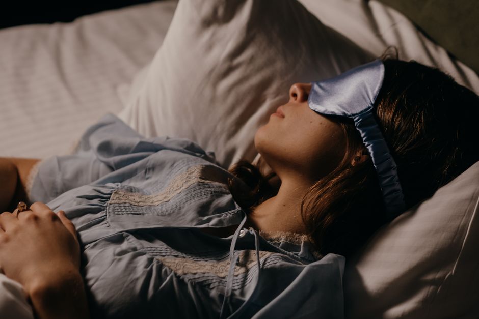 Bien dormir en voyage : routines simples à adopter