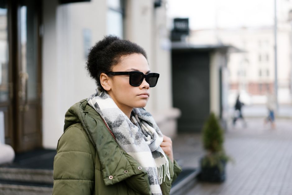 Accessoires qui élèvent une tenue de voyage en une minute